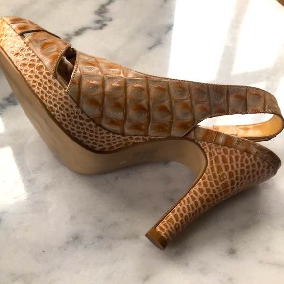 Chic leather sling back, with a European feel.Purchased at Harrods London - Picture 5 of 6